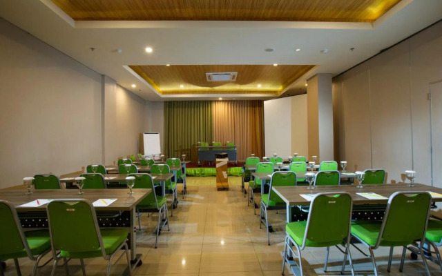 Ascent Hotel and Cafe