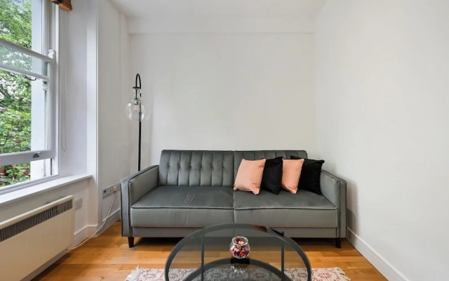 Avari Apartments – Gray’s Collection