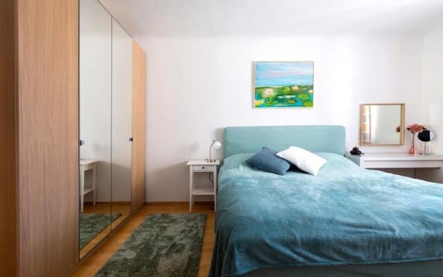 Apartment Rudolfspark Check in 15h to 22h Only