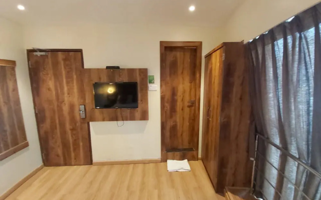 Fluorescent by Bizzgrow Hotels International Airport