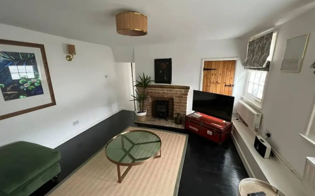 2 Bed Grade 2 - Dates Back to 1500's