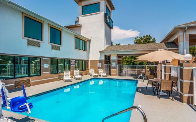 Executive Inn & Suites
