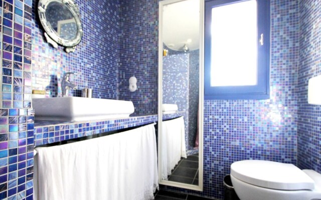 Villa With 4 Bedrooms in Maussane-les-alpilles, With Wonderful Mountai