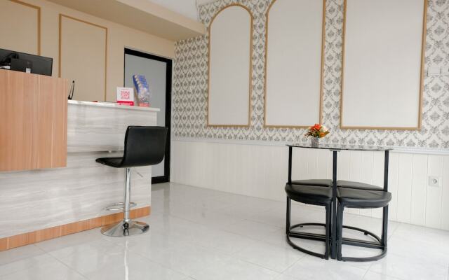 OYO 1352 Jember Town Square Residence