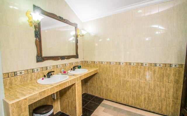 Puri Saron Hotel Madangan