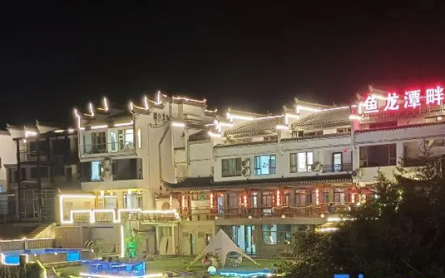 Taohuatan River View Pool Yulongtanpan Inn