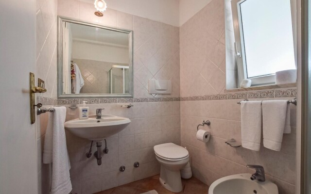 Stunning Home in Sant'angelo With Wifi and 2 Bedrooms