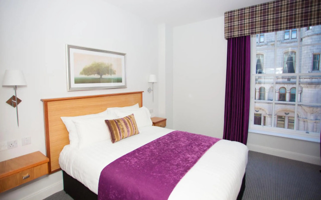 Royal Athenaeum Suites