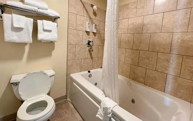 Beartooth Hideaway Inn and Cabins