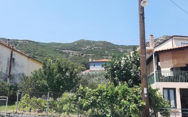 Mama's House Nea Peramos