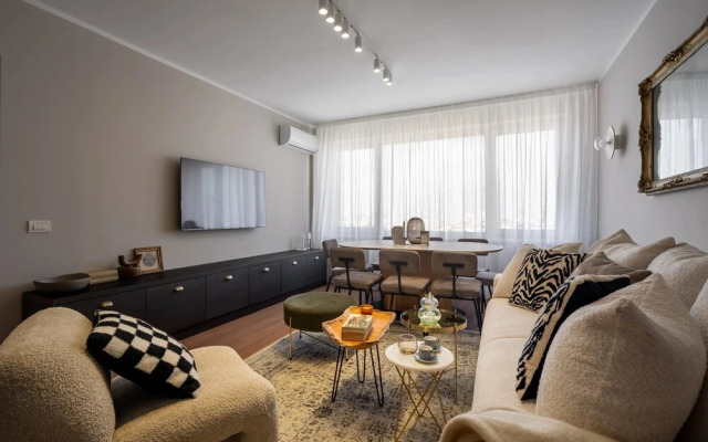 Views of all the Palaces 2BR Stunner