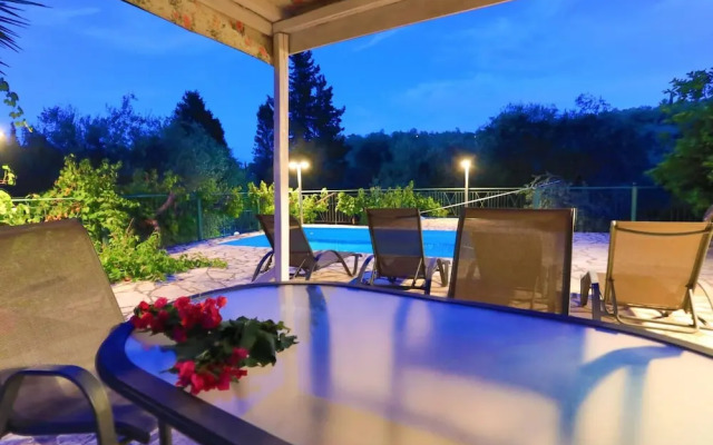 Villa Sevi in Loggos