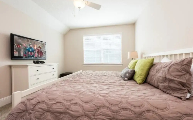 Fantastic 3 bed home with a pool