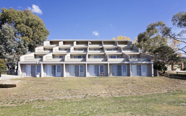 Cascades 3 Well Appointed and Central location