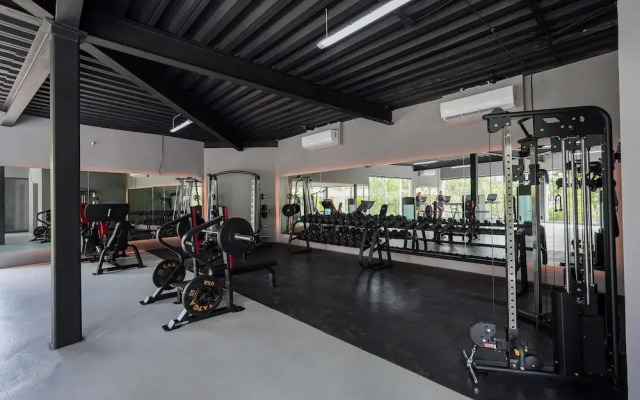 Beautiful Jungle Loft With Rooftop Pool and Gym