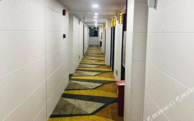 Ala Zhuoying Hotel (Foshan Nanhai Hongwei Building)