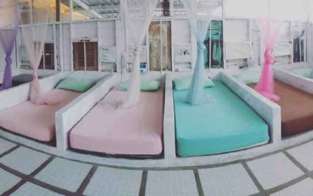 YezYezYez All Good Hostel