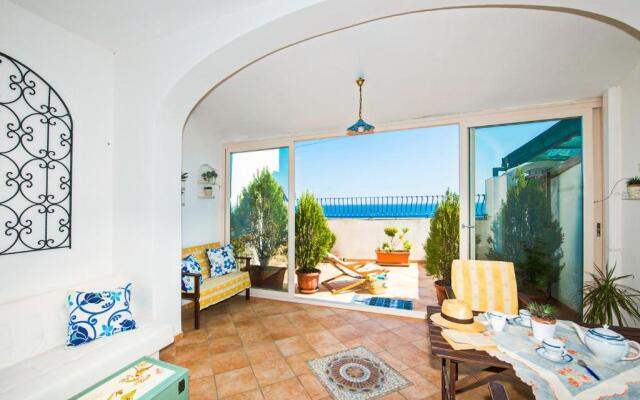 Loft at 200mt from the beach-park inside-sea view