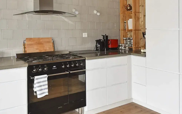 8 Person Holiday Home in Lesund