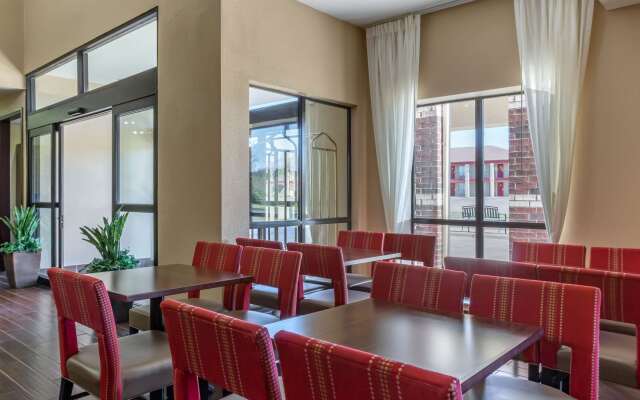 Comfort Suites Plainview