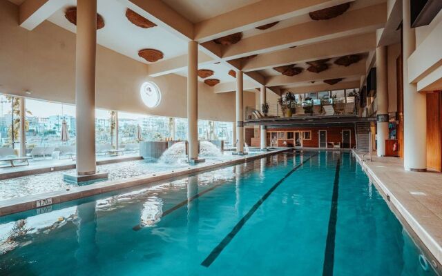 Leiro Suites And Residence (+16 Y)