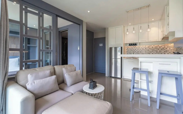 1BR Suite with Rooftop Pool C223