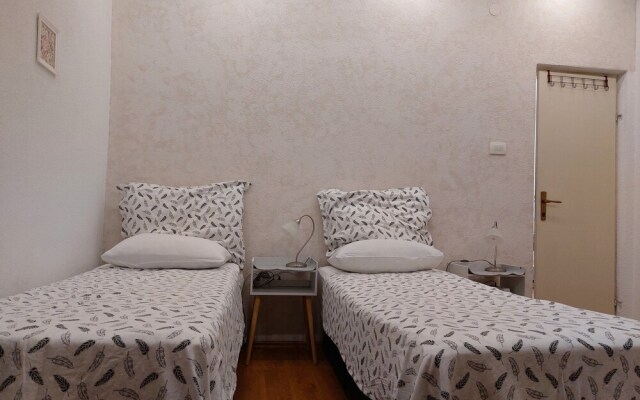 Apt Lavender on Nincevica St-1 BR Apt
