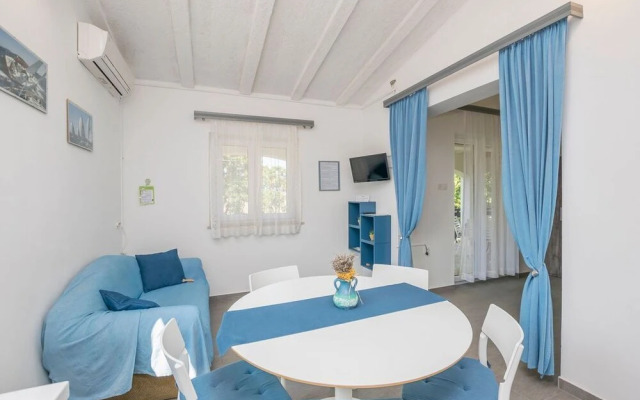 Beatiful Apartment Blue near Sandy Beach