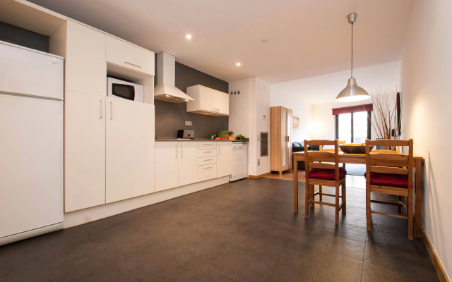 Liceu Apartments by gaiarooms