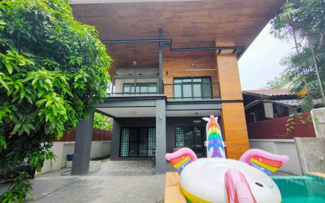 Lan House Pool Villa