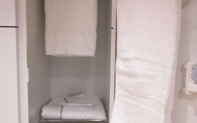 ELE Cabin Shinjuku Kabukicho – Guest Rooms – Tokyo