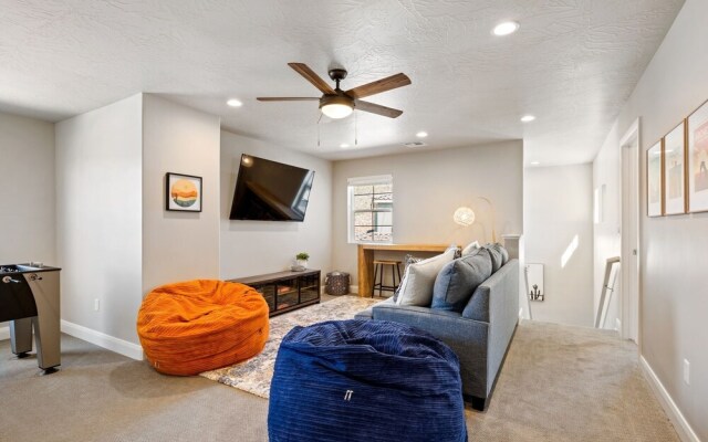 Sunnyside Retreat at Escondido by RedAwning