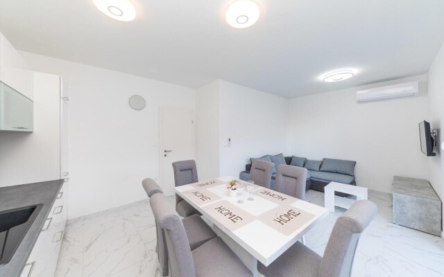 Nice Apartment in Trogir With 2 Bedrooms and Wifi