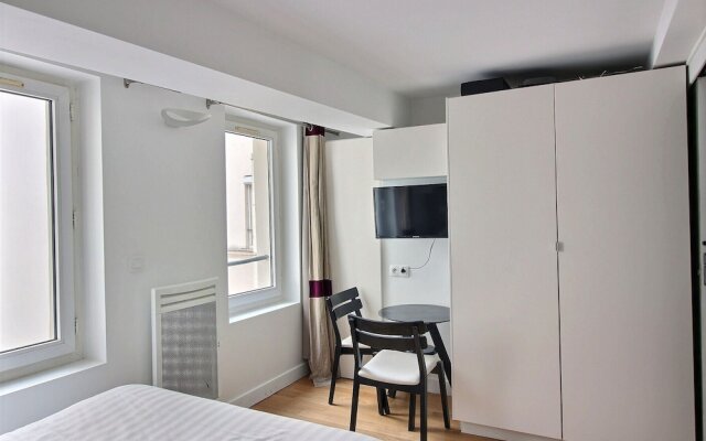 S02434 - Studio for 2 People, Metro Station Sentier