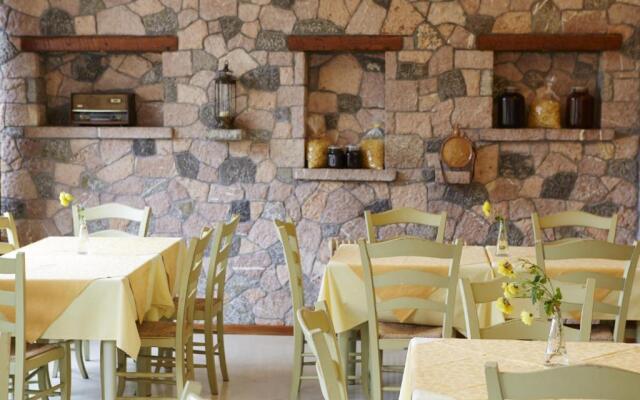 To Balcony tis Agorianis