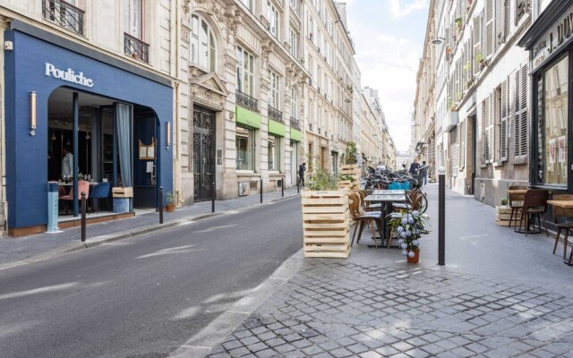 Designer Apartment In The Heart Of Paris