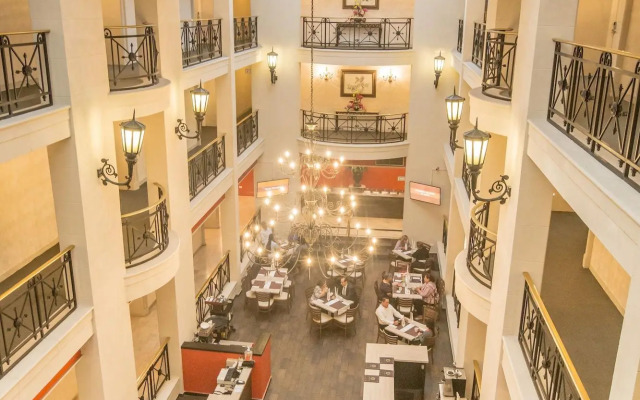 Hotel Plaza de Oro