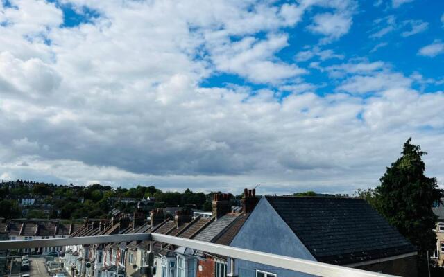 Modern Apartment, Castle View Rochester, England