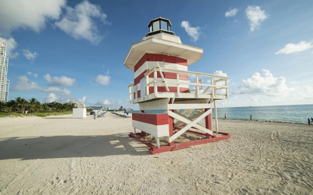 Greenview Hotel by Lowkl