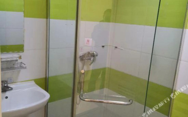 Super 8 Hotel (Chengdu University of Traditional Chinese Medicine Provincial Hospital Subway Station)