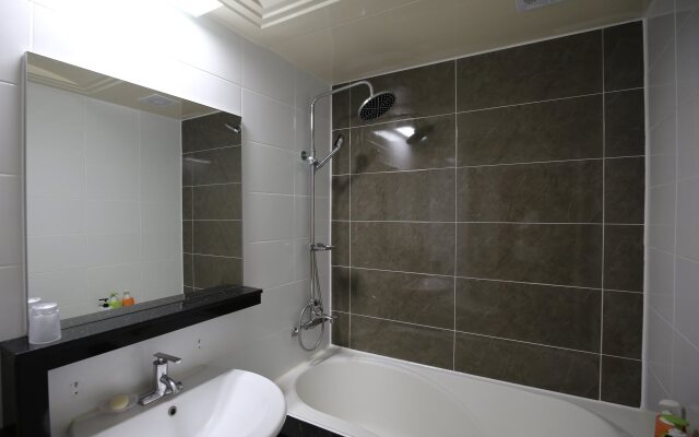 Show Hotel