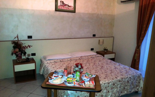 Hotel Happy Days