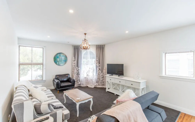 Provincial Apartment 2
