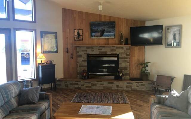 Fan Mountain Inn