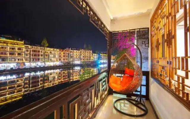 Phoenix Yue Slow River View Inn