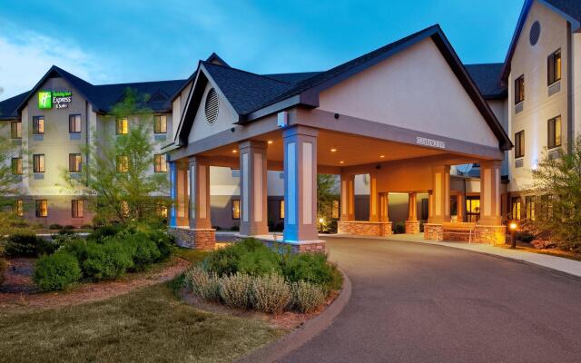 Holiday Inn Express & Suites Bradley Airport by IHG