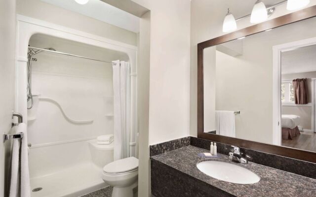 Travelodge by Wyndham Salmon Arm BC