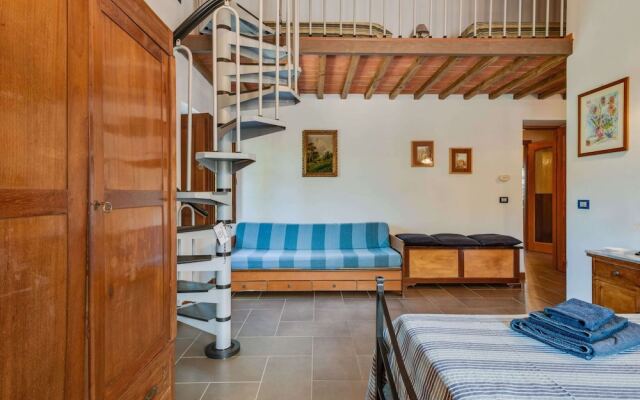Tranquil Farmhouse in Terranova Bracciolini near Nightlife