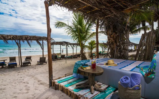 Aura Sunny 1 bedroom suite near beach