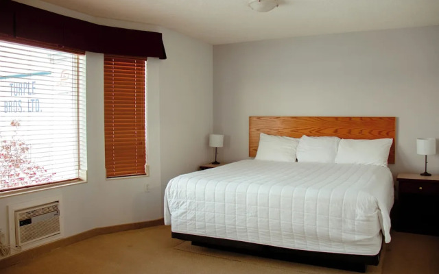 Western Budget Motel Plus Mosaic Suites